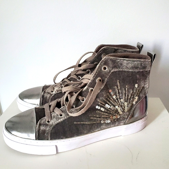 New Guess sneakers - Picture 1 of 3